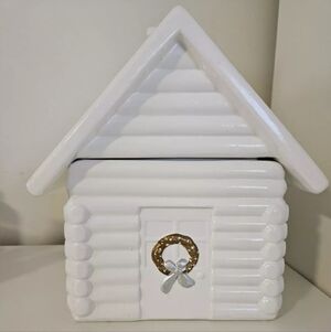 White lodge home Cookie Jar NEW 7*11*7